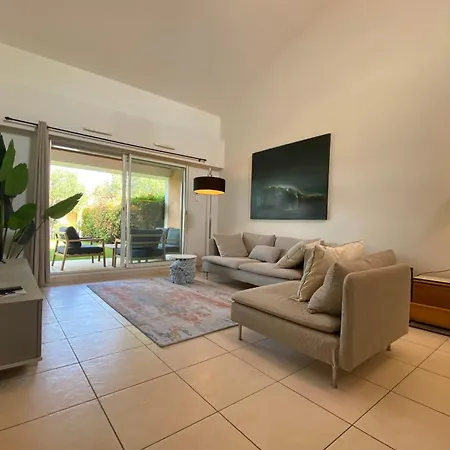 110m With Swimming Pools Ac And Garage - Benakey *