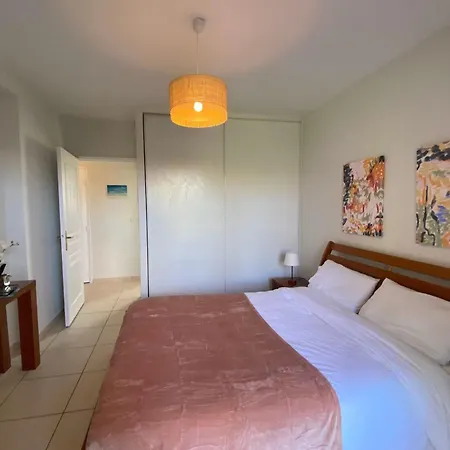 110m With Swimming Pools Ac And Garage - Benakey